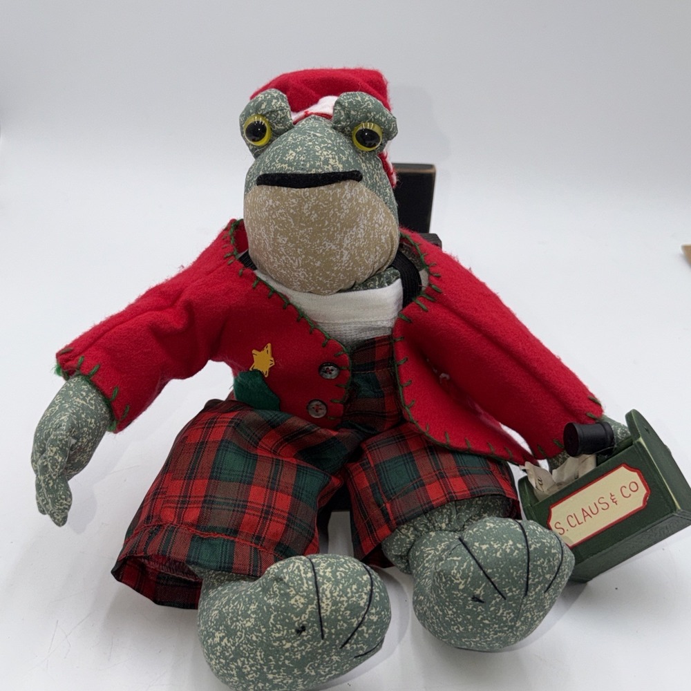VTG Wang's International Quilted Treasures Shelf Sitter Christmas Santa Frog 15"